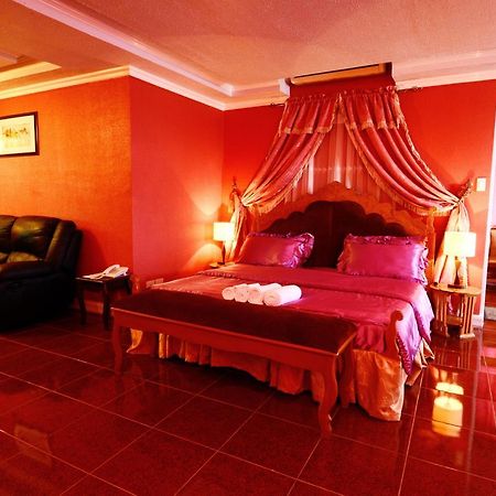 Jaimee'S Hotel, Resort And Restaurant Maasin  Rum bild
