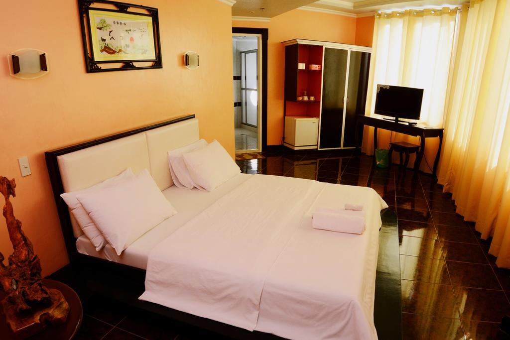 Jaimee'S Hotel, Resort And Restaurant Maasin  Rum bild