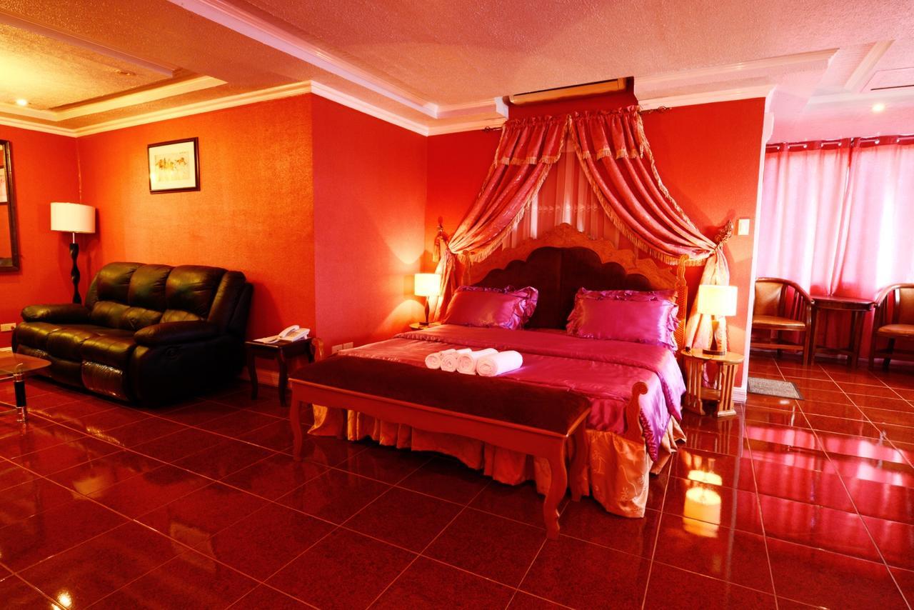 Jaimee'S Hotel, Resort And Restaurant Maasin  Rum bild